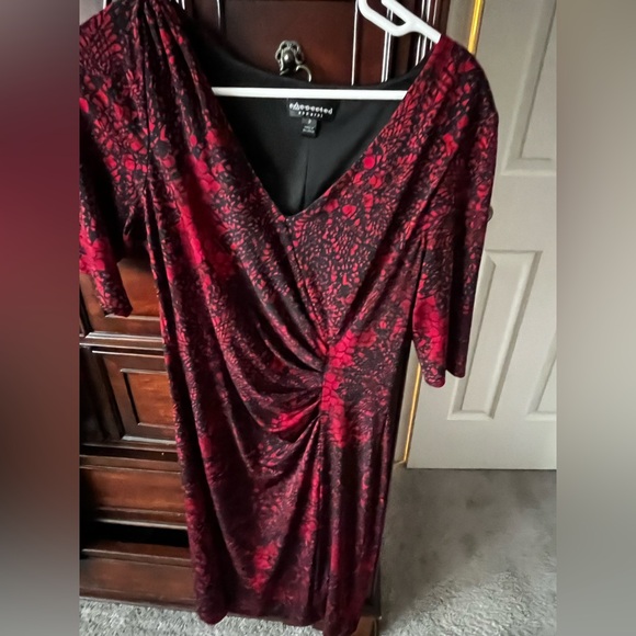 connected apparel Dresses & Skirts - Connected Apparel Black and Red Print Dress size  8